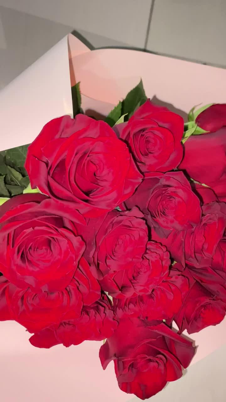 Elegant floral composition in a contemporary corporate environment